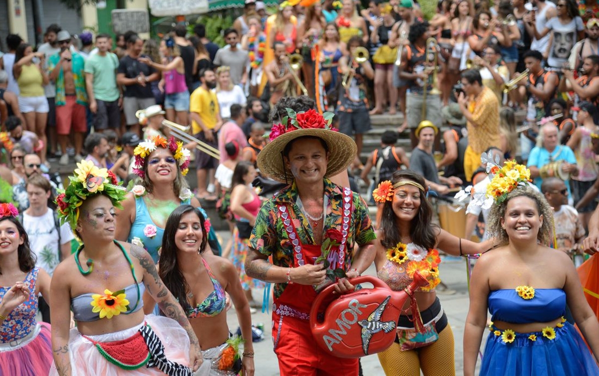 São Paulo cancela carnaval de rua, mas mantém desfile das escolas. 'A covid voltou com tudo'